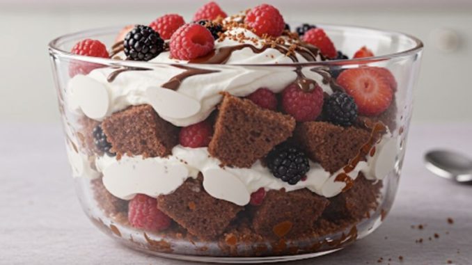 kalan-keklerle-kupta-trifle-tarifi-10-dakikada-gozunu-ve-mideni-doyuran-tatli-yapmaya-ne-YMQB7QQh.webp